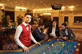 Antarmuka aplikasi mobile alexsabet88 menampilkan permainan slot dan pasar sepak bola